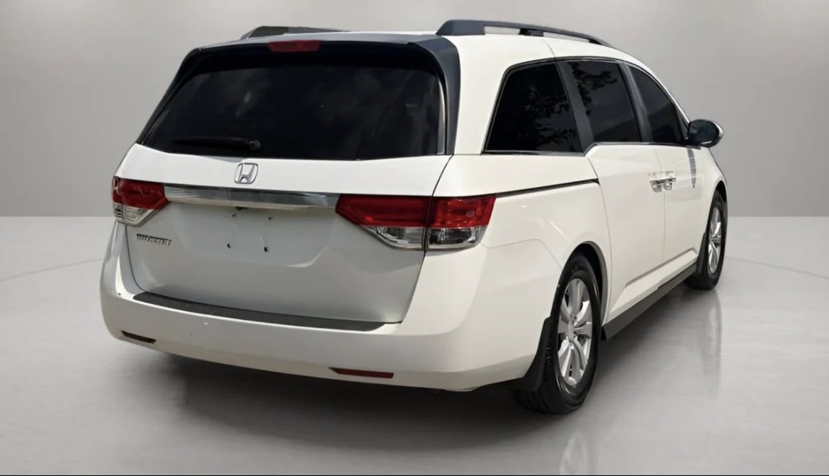 2015 Honda Odyssey photo 1